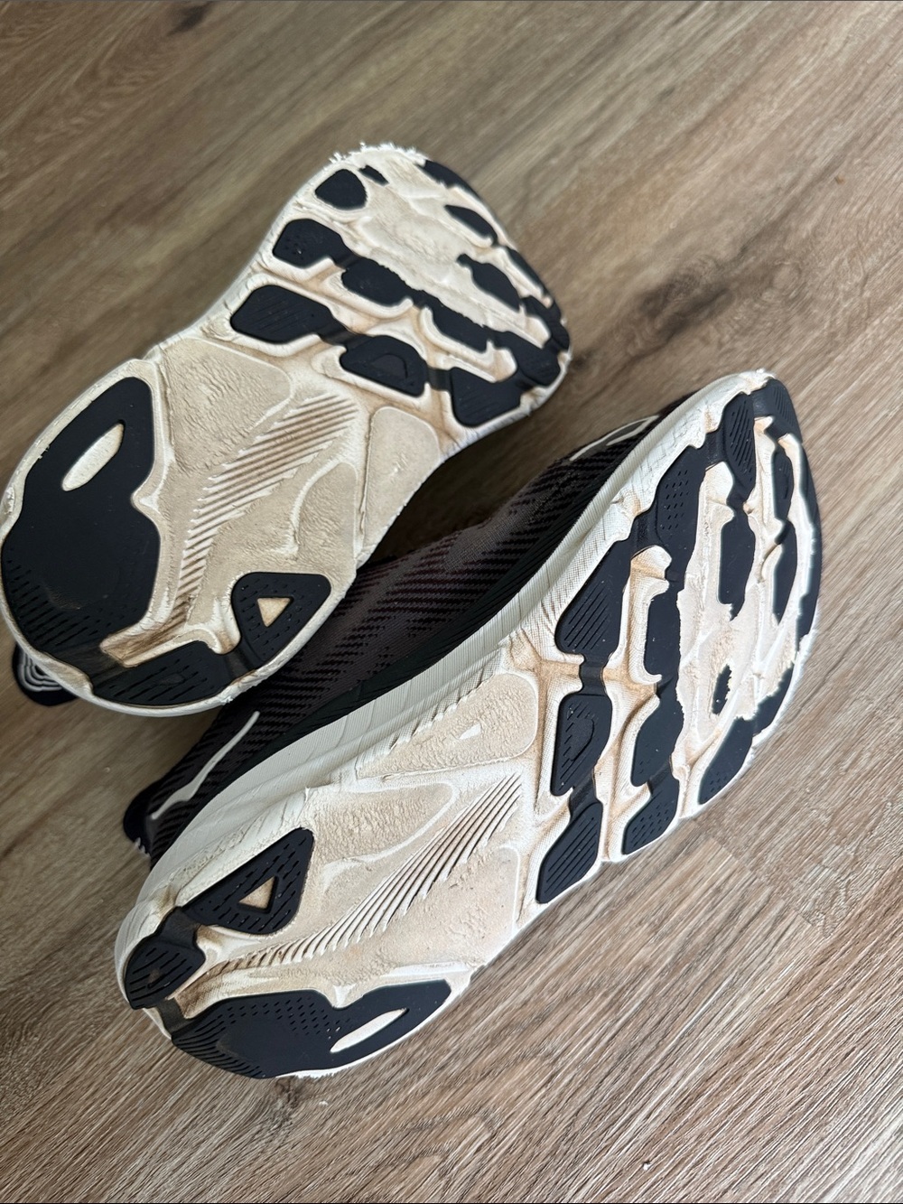 Hoka Clifton 9 Black and White Athletic Sneakers Size 8 - Picture 12 of 12